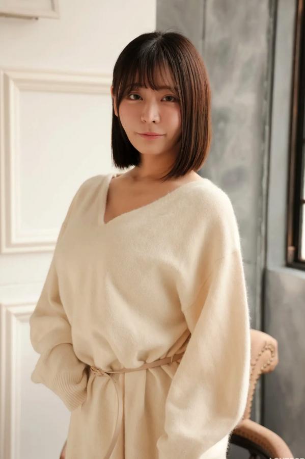   [LOVEPOP] Yui Kohinata 小日向結衣 Photoset 01 暖系毛衣搭配魅惑黑丝美腿私房写真第9张图片