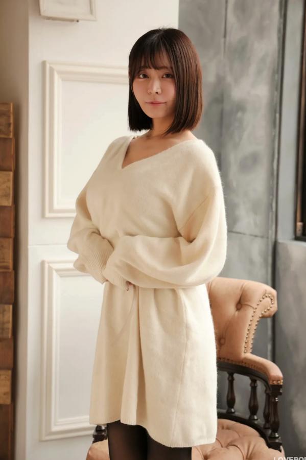   [LOVEPOP] Yui Kohinata 小日向結衣 Photoset 01 暖系毛衣搭配魅惑黑丝美腿私房写真第10张图片