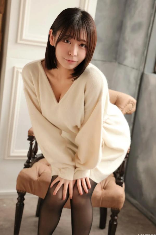   [LOVEPOP] Yui Kohinata 小日向結衣 Photoset 01 暖系毛衣搭配魅惑黑丝美腿私房写真第15张图片