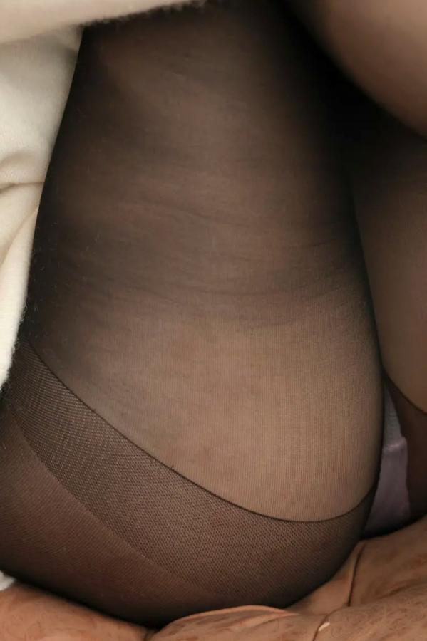   [LOVEPOP] Yui Kohinata 小日向結衣 Photoset 01 暖系毛衣搭配魅惑黑丝美腿私房写真第41张图片