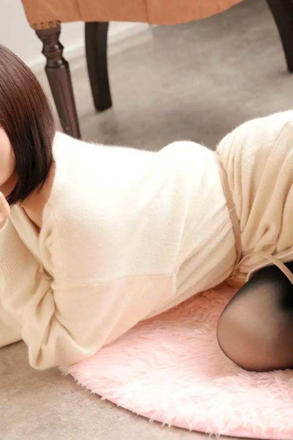   [LOVEPOP] Yui Kohinata 小日向結衣 Photoset 01 暖系毛衣搭配魅惑黑丝美腿私房写真第68张图片