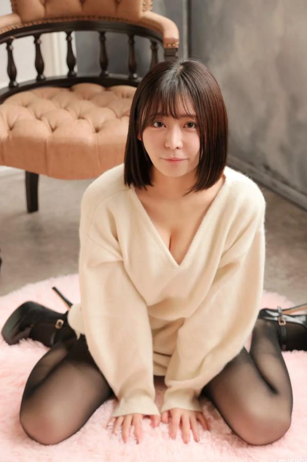   [LOVEPOP] Yui Kohinata 小日向結衣 Photoset 01 暖系毛衣搭配魅惑黑丝美腿私房写真第83张图片
