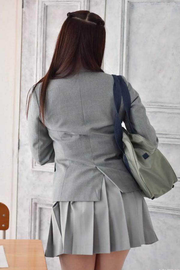   [LOVEPOP] Shizuna Ito 伊藤しずな Photoset 05 清纯校服制服美腿写真第28张图片