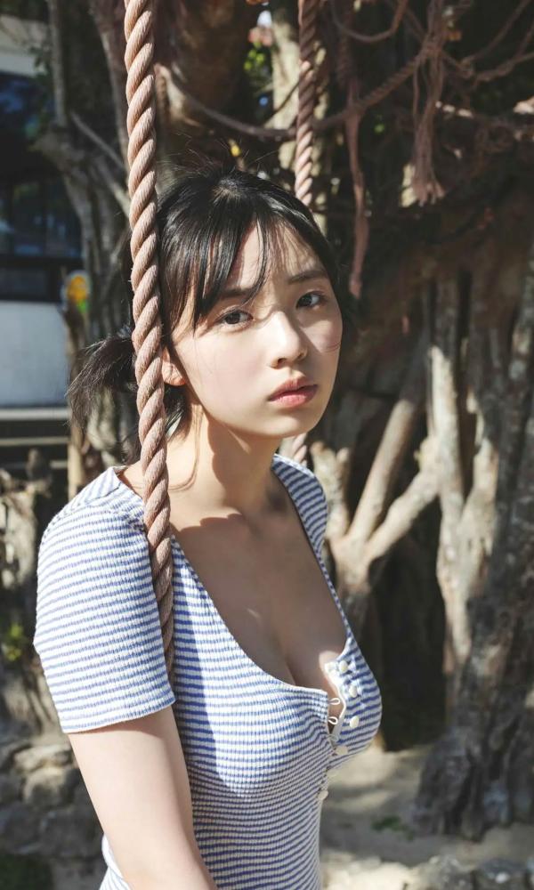    《菊地姫奈 - 好きになる旅～prologue～》海边沙滩比基尼与清纯家居写真集第2张图片