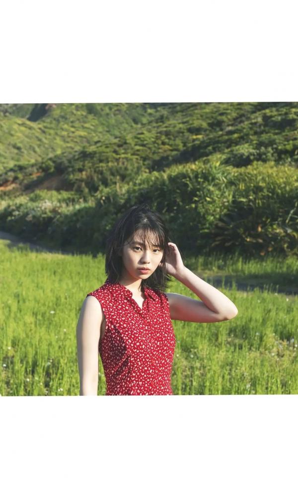    《菊地姫奈 - 好きになる旅～prologue～》海边沙滩比基尼与清纯家居写真集第7张图片
