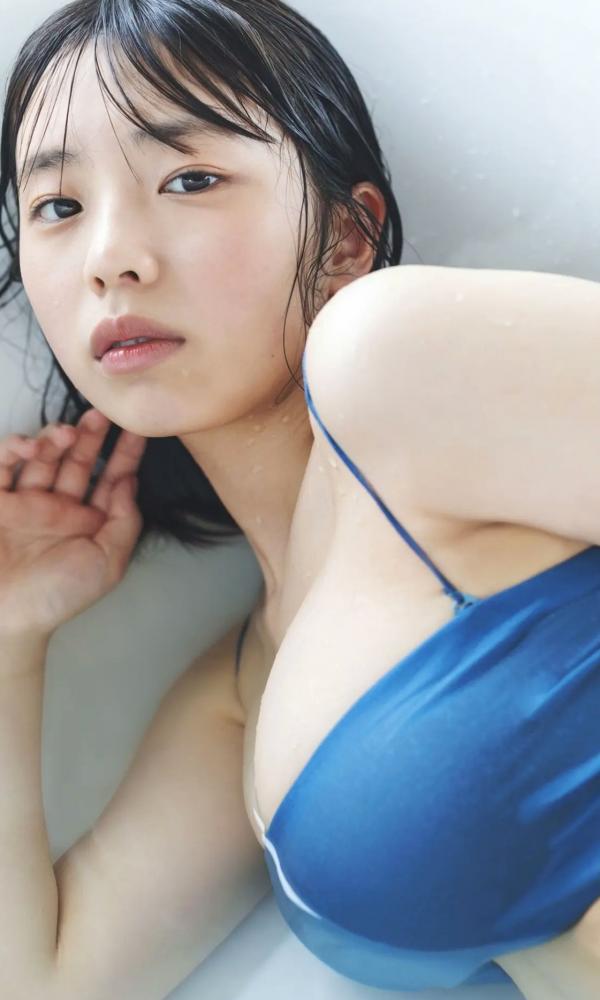    《菊地姫奈 - 好きになる旅～prologue～》海边沙滩比基尼与清纯家居写真集第26张图片