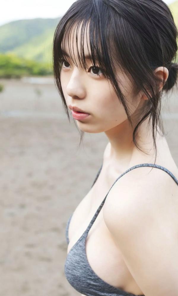    《菊地姫奈 - 好きになる旅～prologue～》海边沙滩比基尼与清纯家居写真集第37张图片