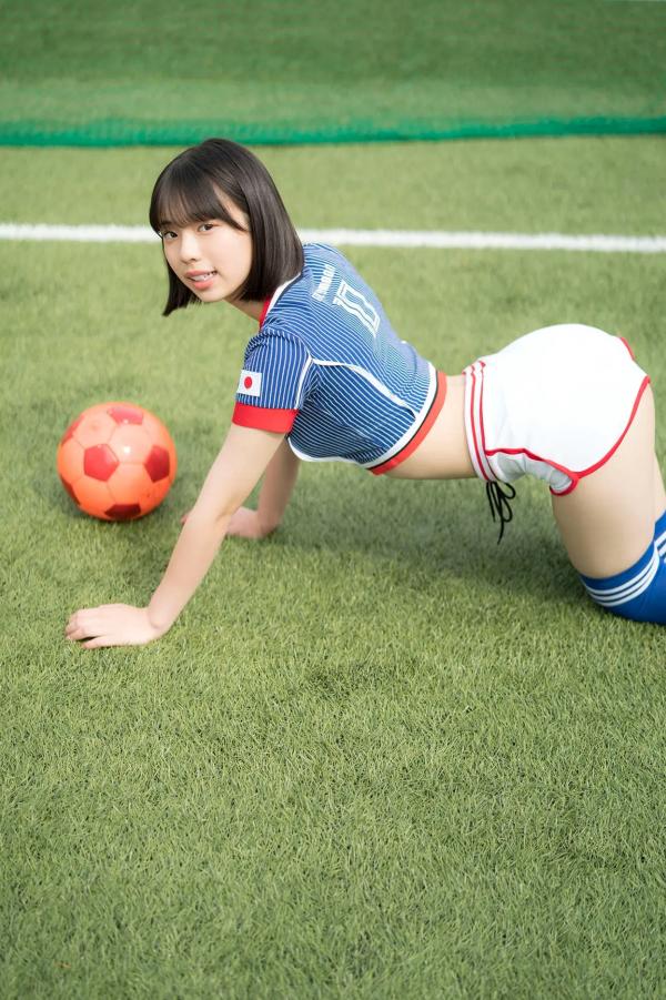    菊地姫奈 - コスプレ対決3：性感足球宝贝与俏皮猫娘cosplay写真第23张图片