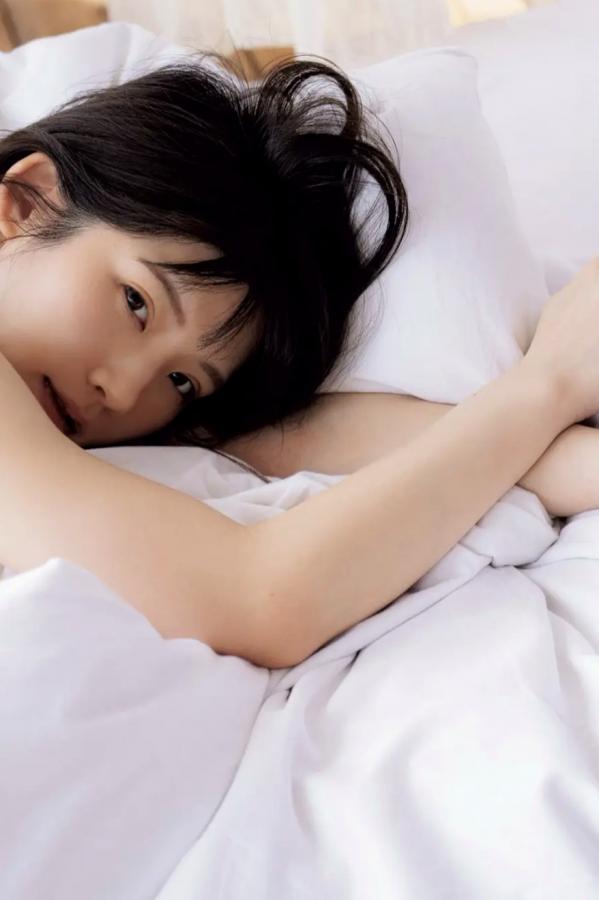   《GIRLS graph. 002 えなこ 篠崎こころ 高梨瑞樹 清瀬汐希 あまつまりな》日本户外性感比基尼美胸女神写真第5张图片