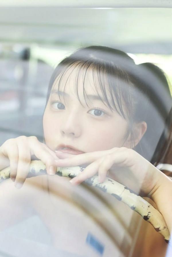   菊地姫奈 - GROWING UP！车内清新比基尼写真 纯欲性感大片第14张图片