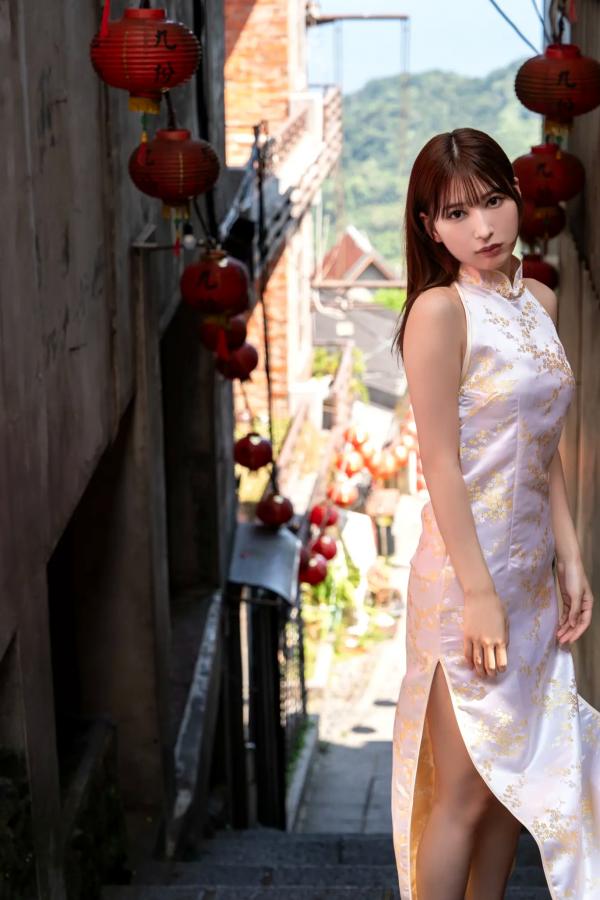   雪平莉左 台湾九份复古旗袍与性感比基尼写真第24张图片