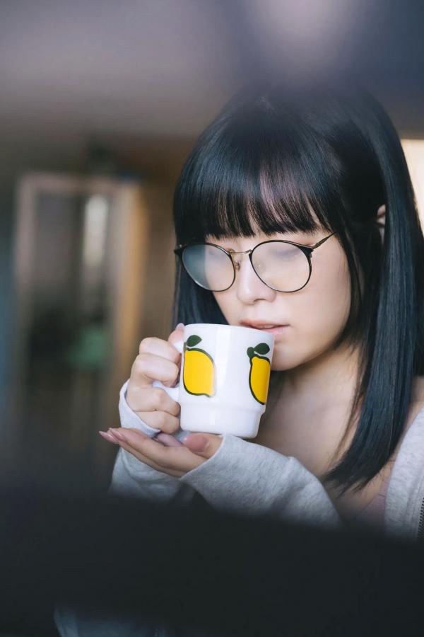   東雲うみ - 彼女が部屋でしたいこと 日系家居私房写真 治愈性感女友视角第32张图片