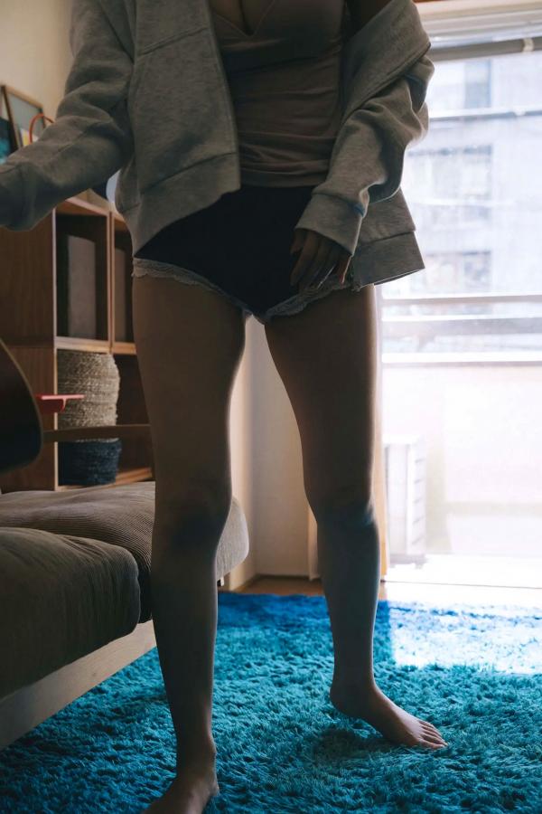   東雲うみ - 彼女が部屋でしたいこと 日系家居私房写真 治愈性感女友视角第47张图片