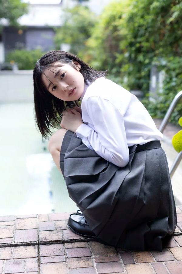    白濱美兎 - 稍显成熟的微熟性感 日系清纯校服与吊带写真第6张图片