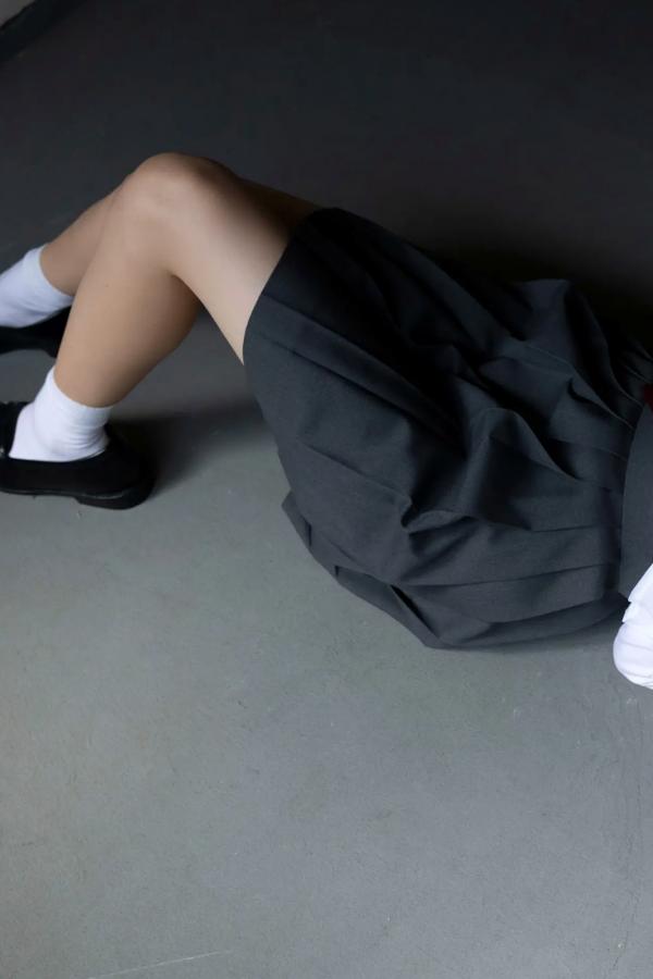    白濱美兎 - 稍显成熟的微熟性感 日系清纯校服与吊带写真第38张图片