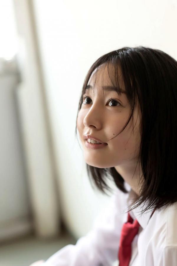    白濱美兎 - 稍显成熟的微熟性感 日系清纯校服与吊带写真第43张图片