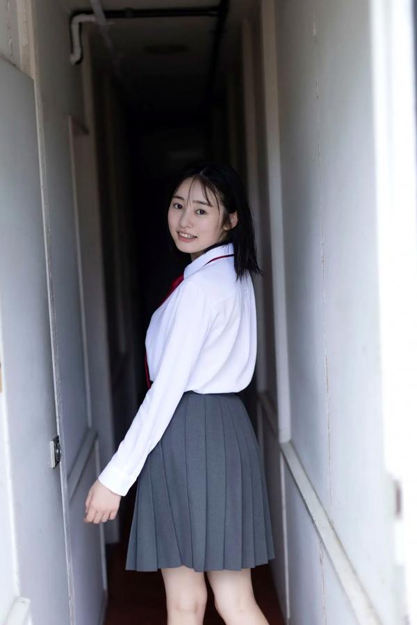    白濱美兎 - 稍显成熟的微熟性感 日系清纯校服与吊带写真第56张图片