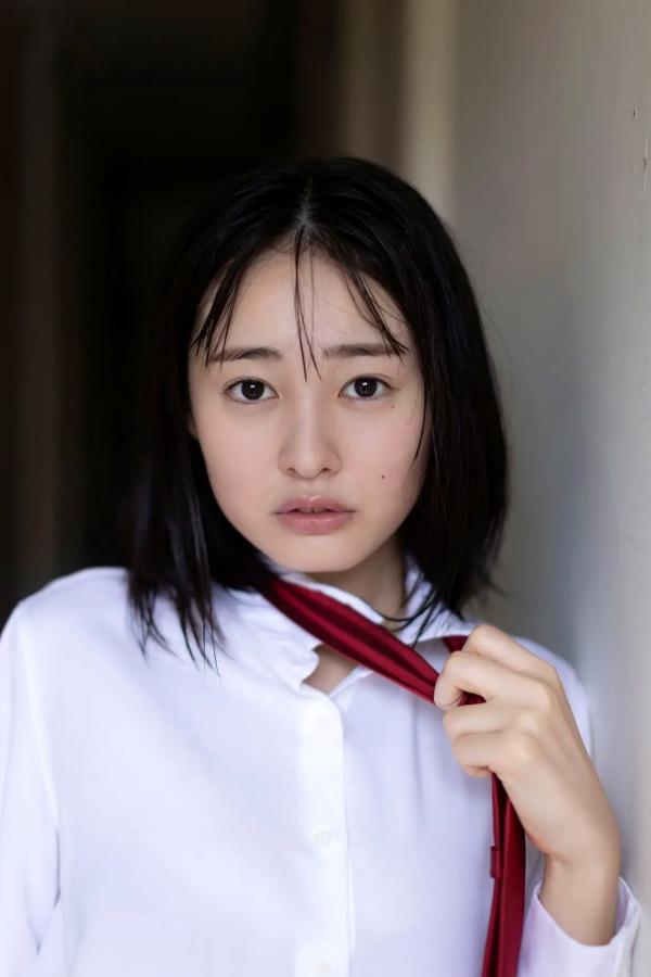    白濱美兎 - 稍显成熟的微熟性感 日系清纯校服与吊带写真第63张图片