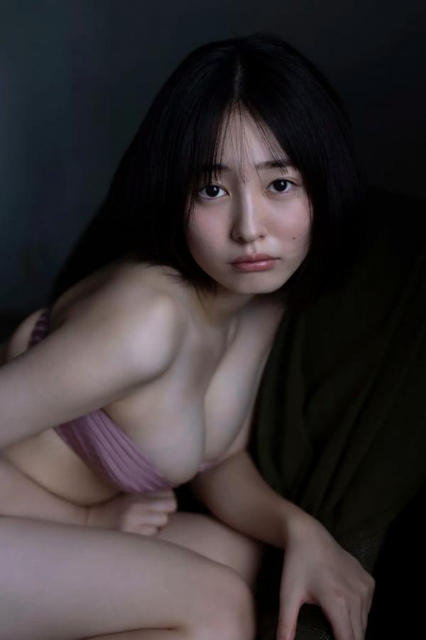    白濱美兎 - 稍显成熟的微熟性感 日系清纯校服与吊带写真第70张图片