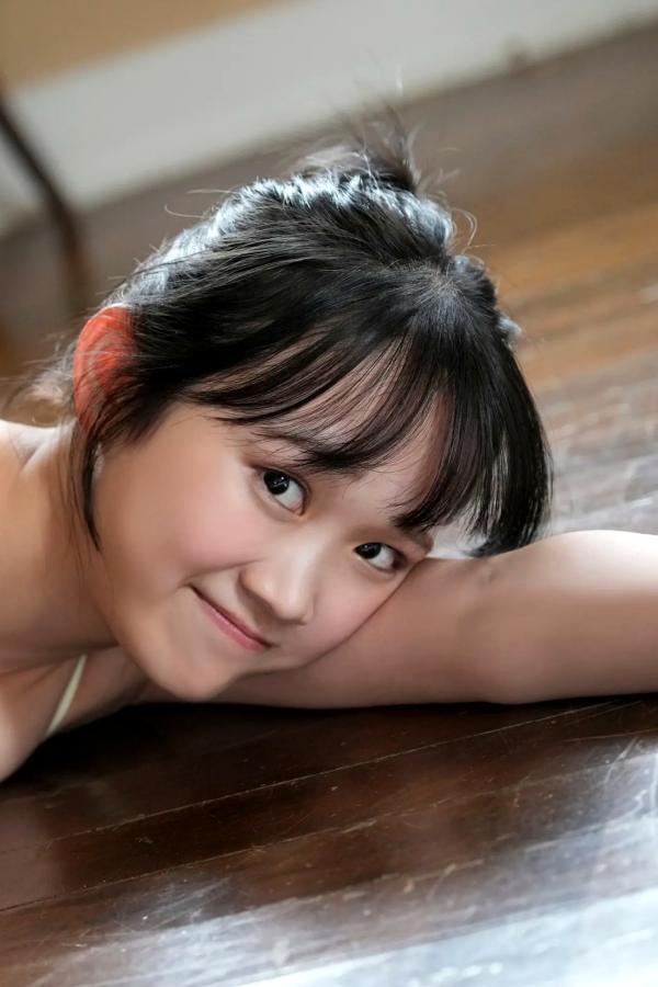    奥村梨穂《神身材被发现》清纯甜美与红色比基尼家居私房写真第19张图片