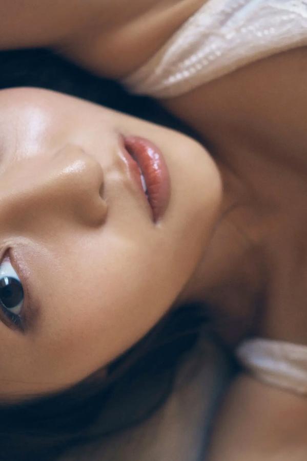    《辻りりさ - She is Perfect 前編》日系家居私房写真 性感内衣丰满女神写真集第31张图片