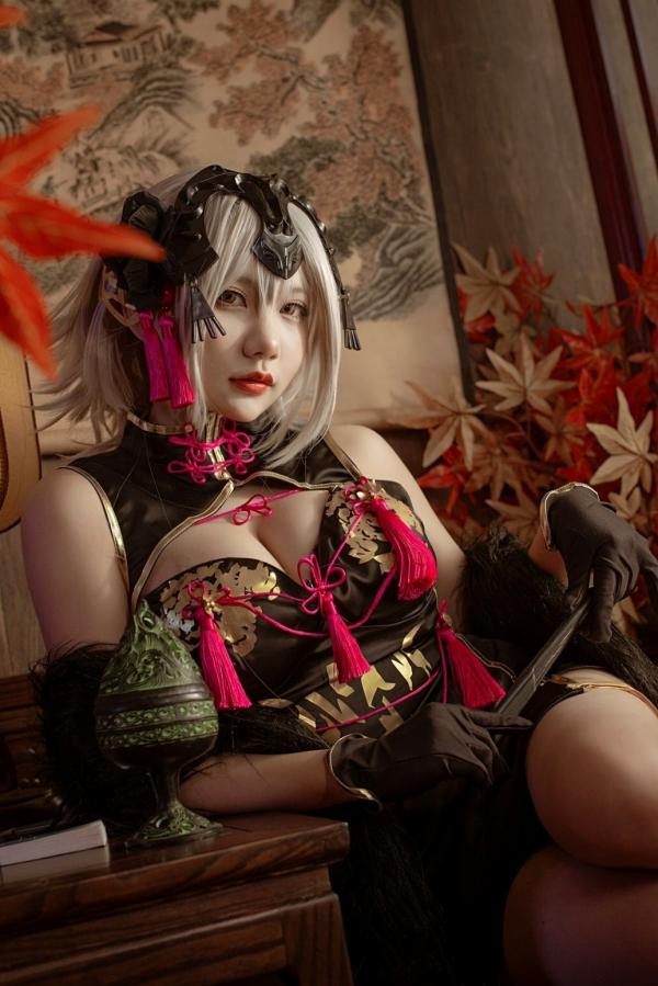    是一只熊仔吗-贞德-Jeanne-d-Arc-Alter黑贞德国风旗袍性感COS写真第6张图片
