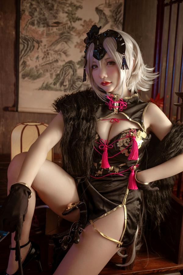    是一只熊仔吗-贞德-Jeanne-d-Arc-Alter黑贞德国风旗袍性感COS写真第14张图片