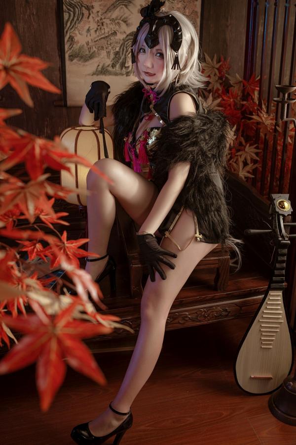   是一只熊仔吗-贞德-Jeanne-d-Arc-Alter黑贞德国风旗袍性感COS写真第15张图片