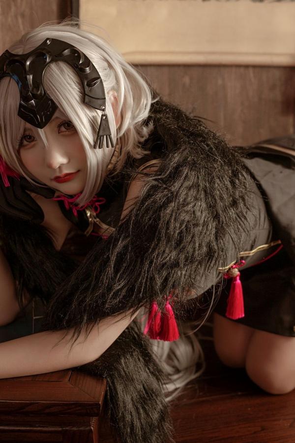    是一只熊仔吗-贞德-Jeanne-d-Arc-Alter黑贞德国风旗袍性感COS写真第19张图片