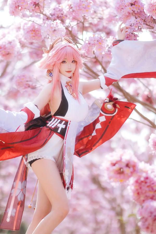   Coser瓜希酱福利 - 原神八重神子樱花树下唯美户外写真 绝美女神角色扮演第8张图片