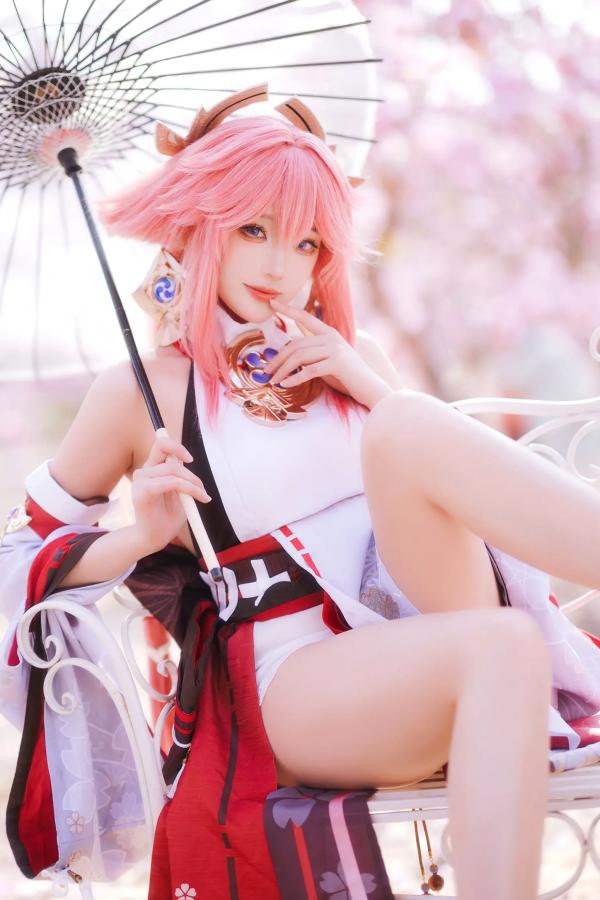   Coser瓜希酱福利 - 原神八重神子樱花树下唯美户外写真 绝美女神角色扮演第12张图片