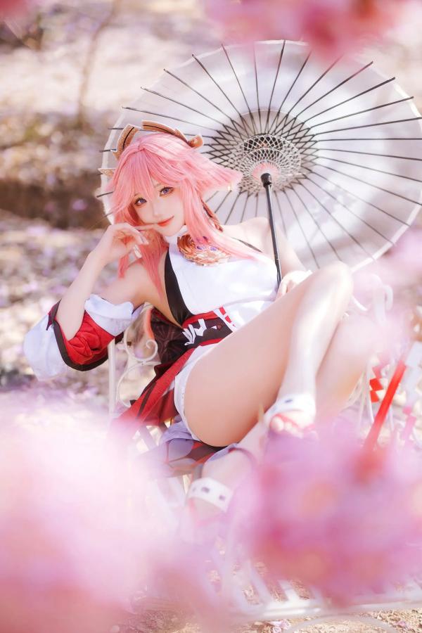   Coser瓜希酱福利 - 原神八重神子樱花树下唯美户外写真 绝美女神角色扮演第13张图片