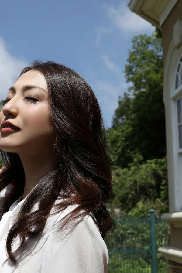   中川爱海《衝撃の美ヌード》室内私房大尺度写真 纯欲黑丝与极致美体诱惑第2张图片