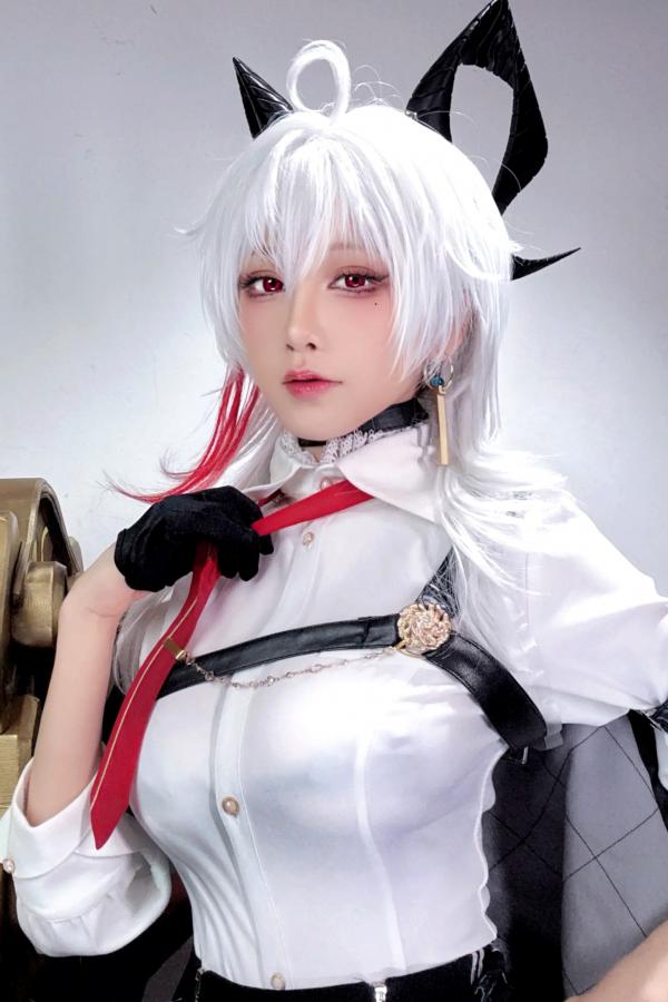   水淼aqua - 赞妮Cosplay黑丝性感魅惑美臀自拍写真第3张图片