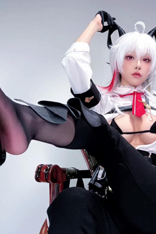   水淼aqua - 赞妮Cosplay黑丝性感魅惑美臀自拍写真第10张图片