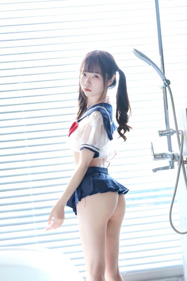   可可小白兔-透明学生服 浴室水手服纯欲写真 萌系萝莉性感诱惑第24张图片