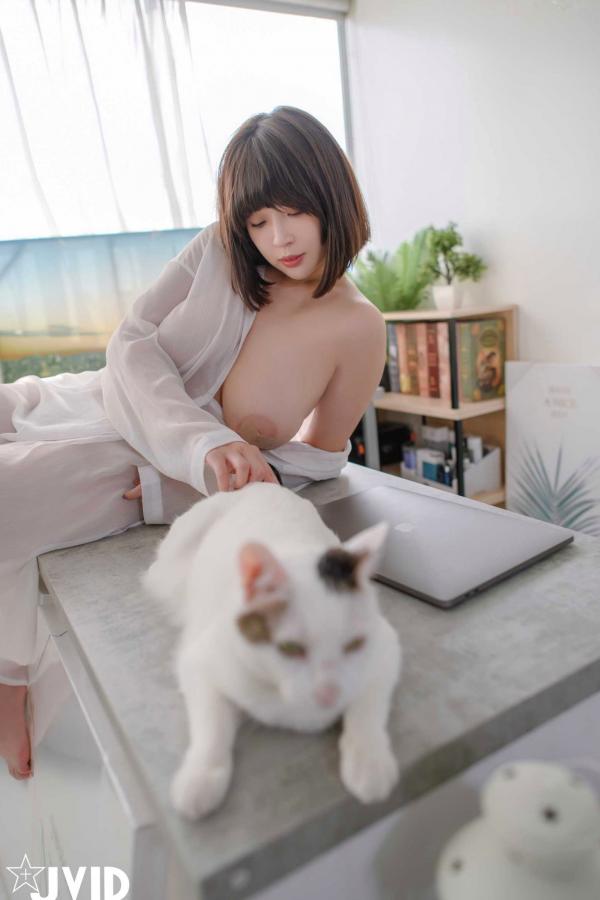   JVID-茹茹-寄宿家中的前同事-一早醒來就衣衫不整第34张图片