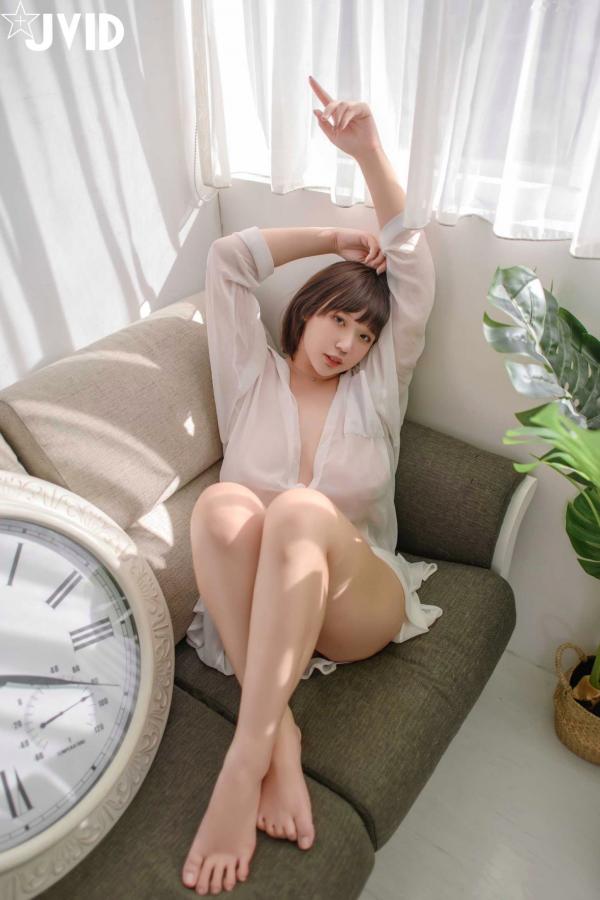   JVID-茹茹-寄宿家中的前同事-一早醒來就衣衫不整第47张图片