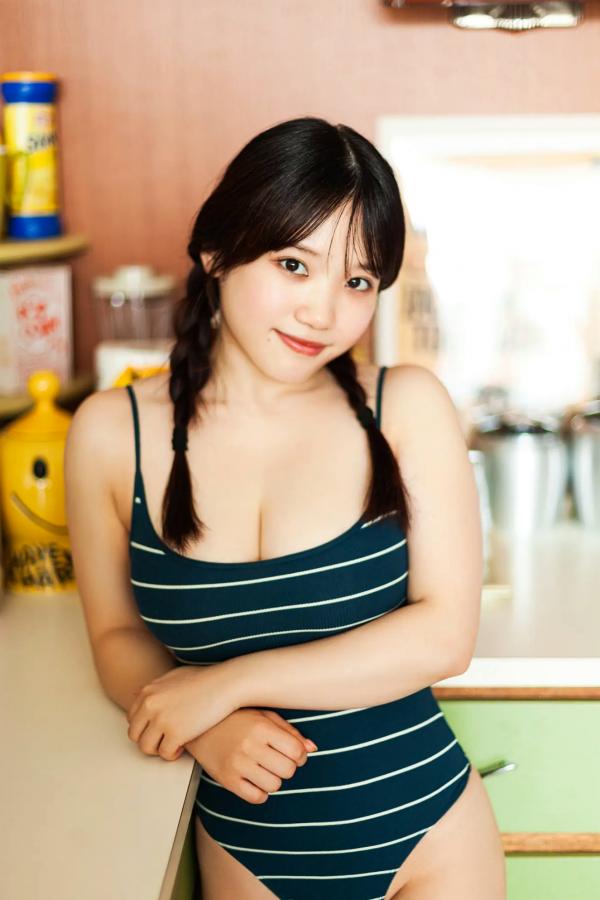    堀みなみ - 聖なるHカップ vol.2 [57P] 日系条纹泳衣清新家居性感写真第27张图片