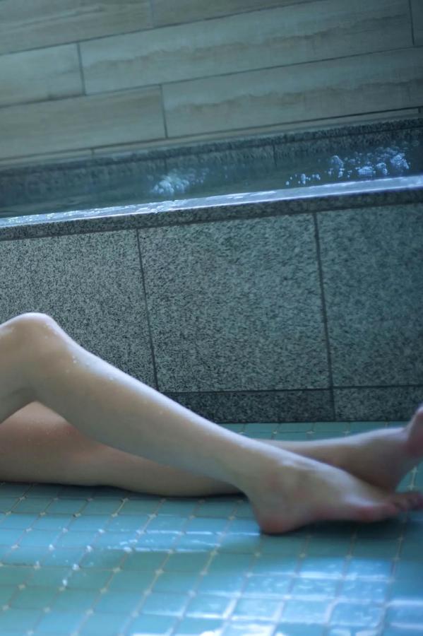    桥本萌花 - 诱惑美胸性感写真 榻榻米比基尼与温泉湿身风情图集 [57P]第38张图片