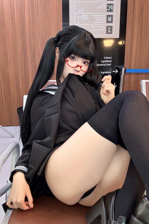   蠢沫沫-黄推博主的秘密-B-黑丝水手服眼镜娘萌系性感Cos照片第97张图片