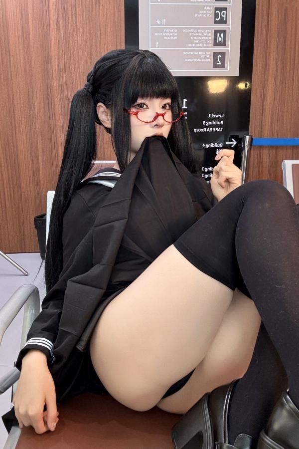   蠢沫沫-黄推博主的秘密-B-黑丝水手服眼镜娘萌系性感Cos照片第98张图片