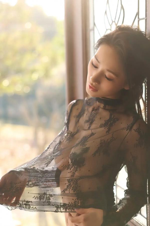   《フミカ - フミカのミワク vol.2》日本女神性感蕾丝透视与浴室湿身诱惑写真第39张图片