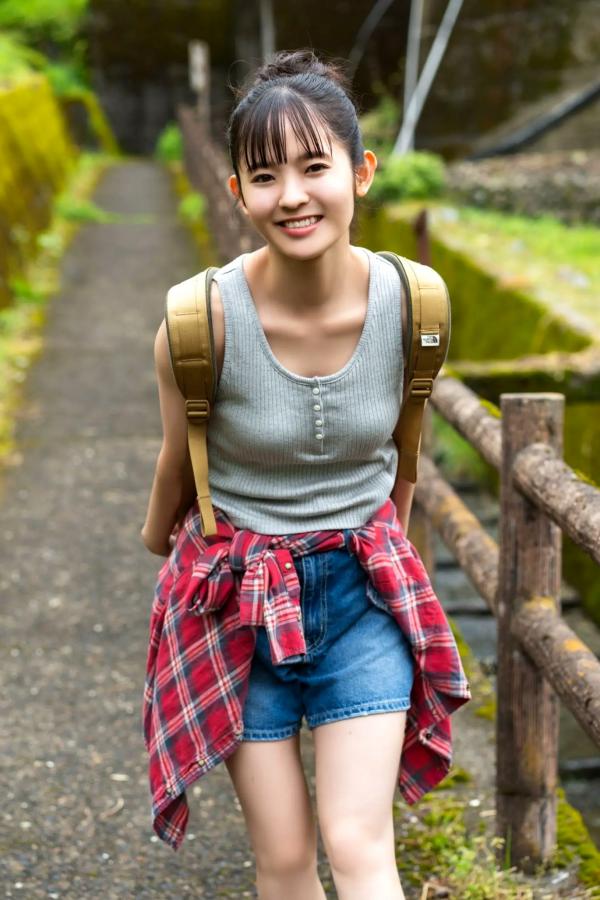   楡井希実 - 初表紙で予測不能の爆発が起きた！日系清纯户外和服治愈写真第20张图片
