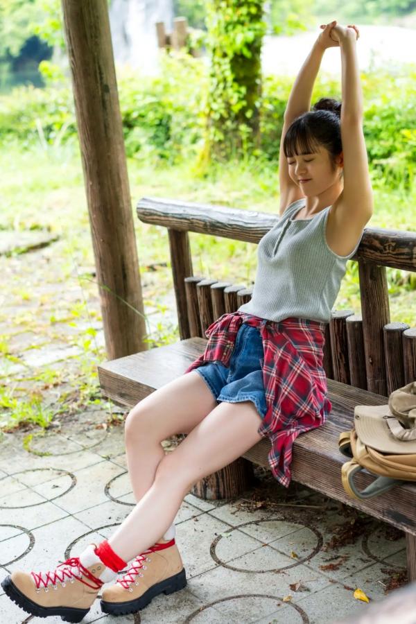   楡井希実 - 初表紙で予測不能の爆発が起きた！日系清纯户外和服治愈写真第23张图片