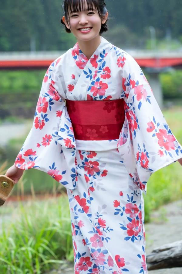   楡井希実 - 初表紙で予測不能の爆発が起きた！日系清纯户外和服治愈写真第30张图片