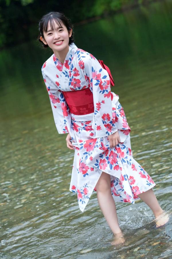   楡井希実 - 初表紙で予測不能の爆発が起きた！日系清纯户外和服治愈写真第34张图片