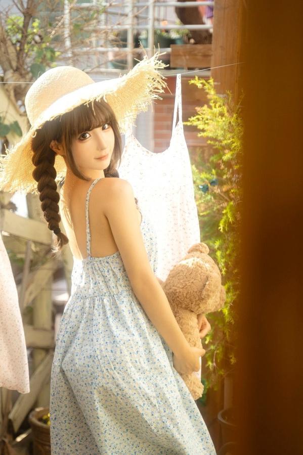   蠢沫沫-晾衣服 户外阳光草帽碎花裙清新性感私房写真第2张图片