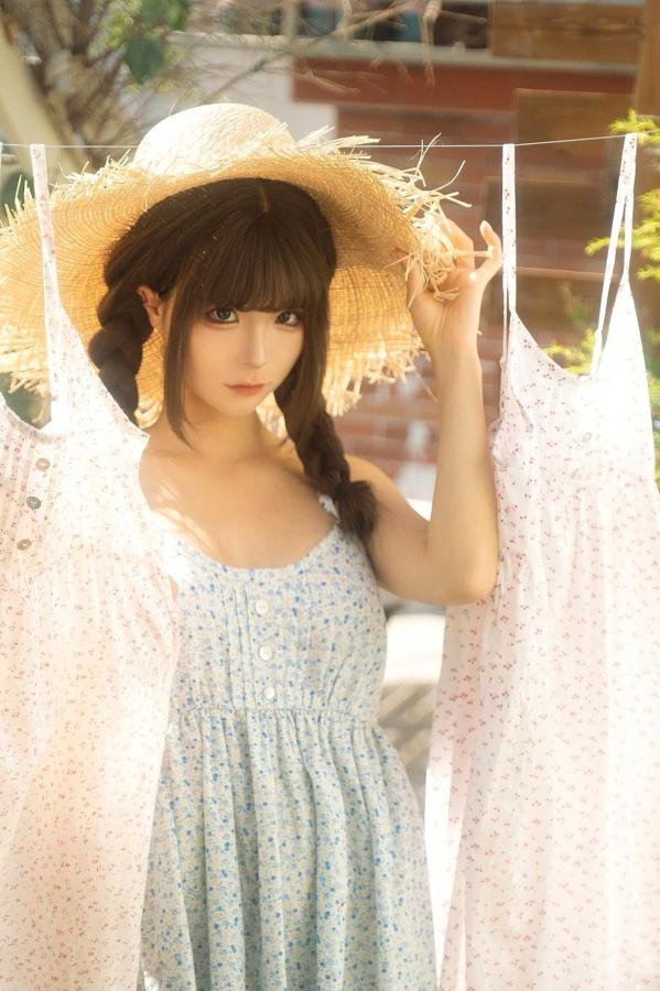   蠢沫沫-晾衣服 户外阳光草帽碎花裙清新性感私房写真第5张图片
