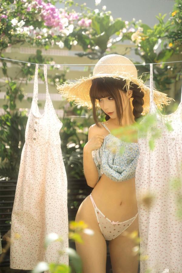   蠢沫沫-晾衣服 户外阳光草帽碎花裙清新性感私房写真第10张图片